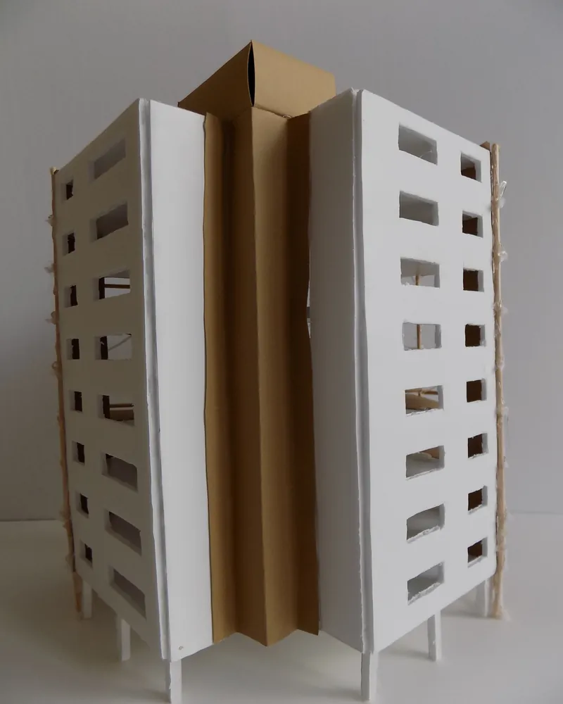 La maqueta vista desde abajo, con figuras a escala